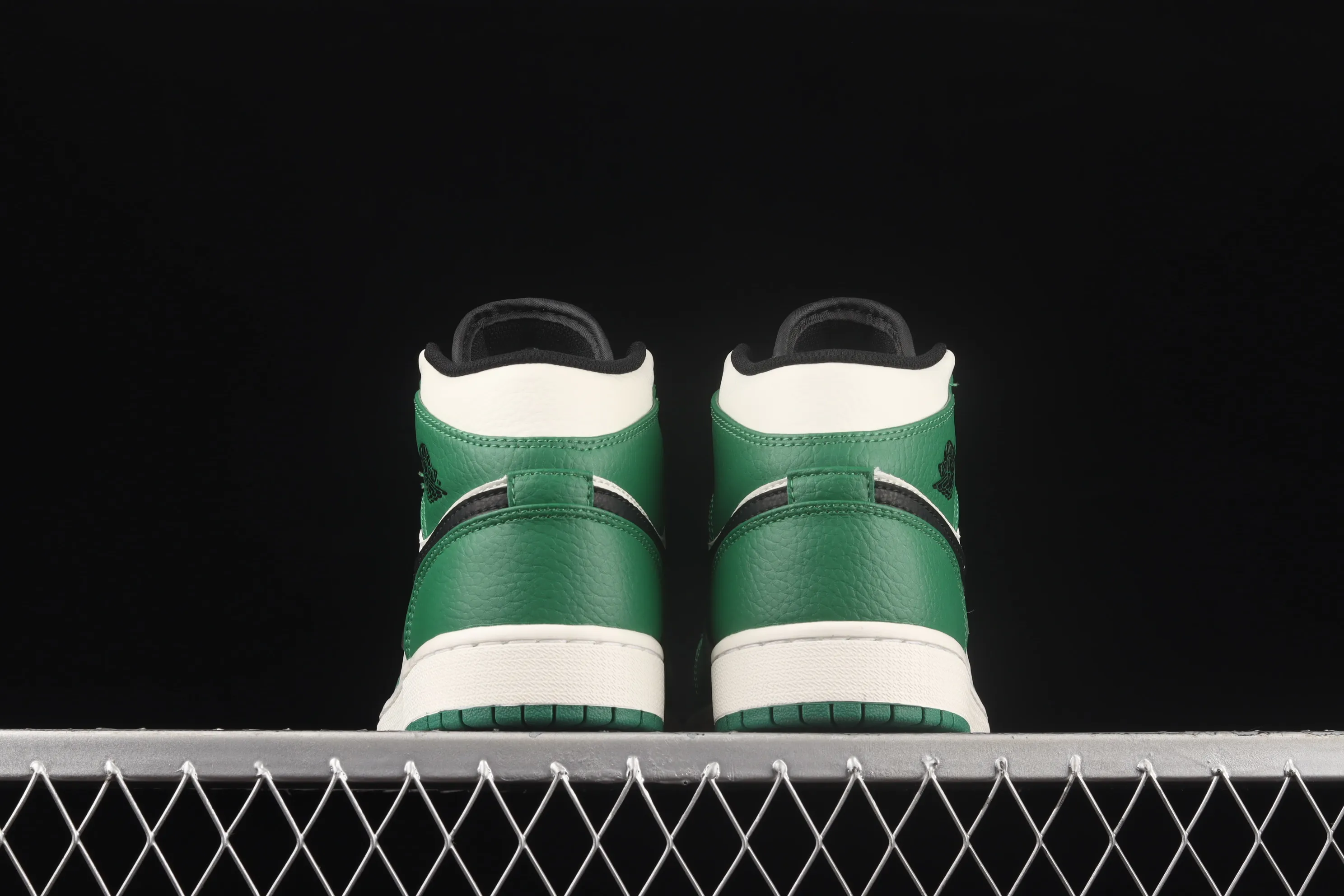 All categories Air Jordan Jordan series basketball shoes Air Jordan 1 Mid Air Jordan 1 Mid "Pine Green" AJ1 Joe 1 refreshing green toe China basketball shoes 852542-301